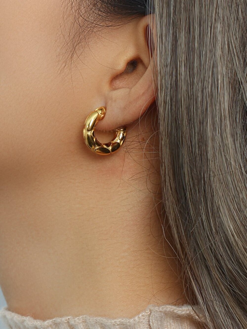 18K Gold Plated Snake Skin Earrings Chunky C-shaped Embossed Quiet Luxury - Picture 3 of 5